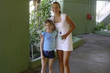 Eugenie Bouchard et Maria Sharapova02.jpg